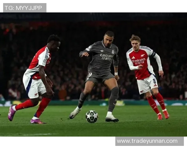 英超激战：曼联大胜皇马三球完胜补时进球引爆全场激情