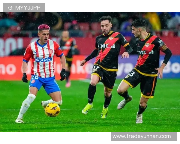 欧联杯精彩对决里昂逆转多特蒙德神扑引发争议判罚全场沸腾